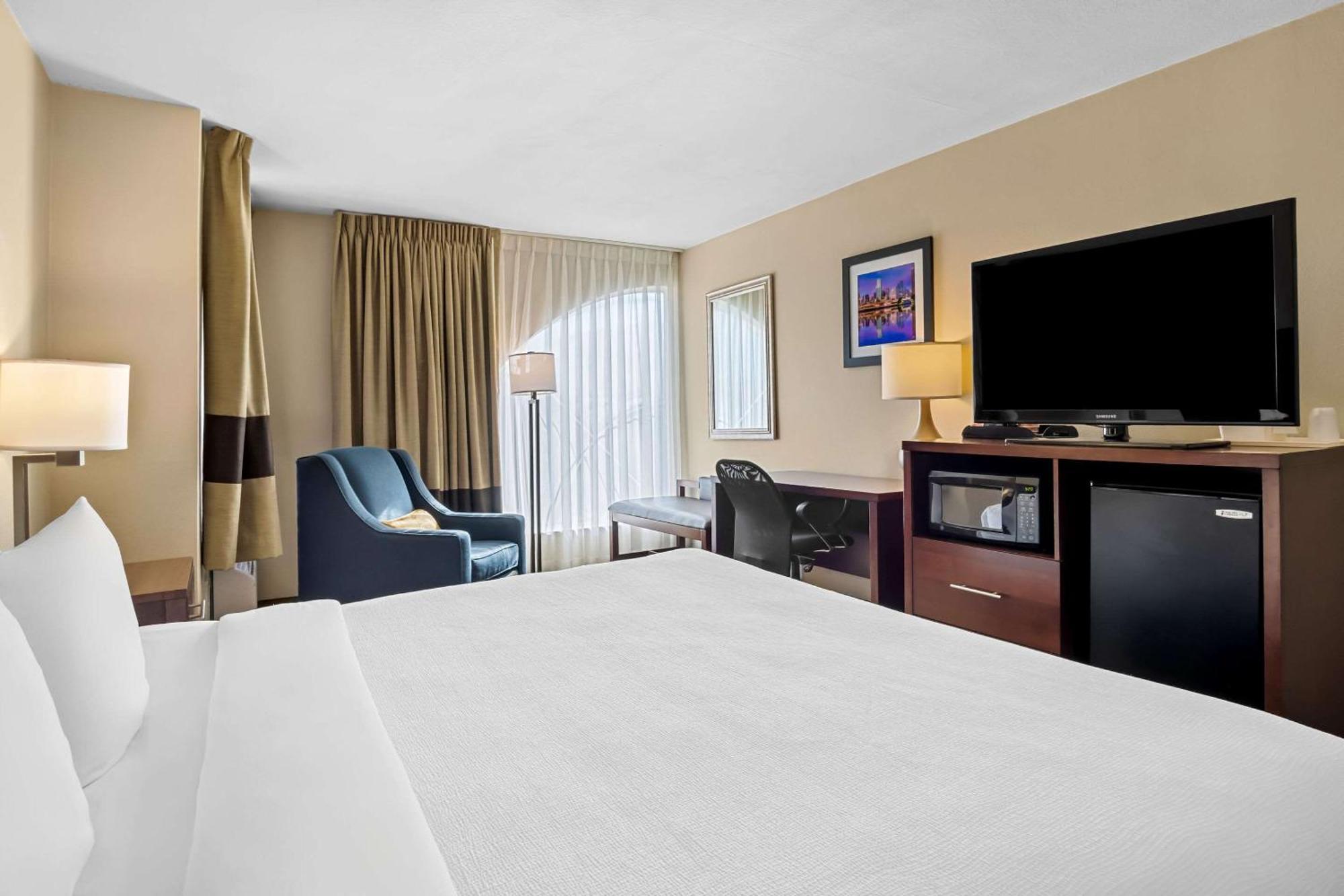 Quality Suites Irving-Las Colinas Exterior photo