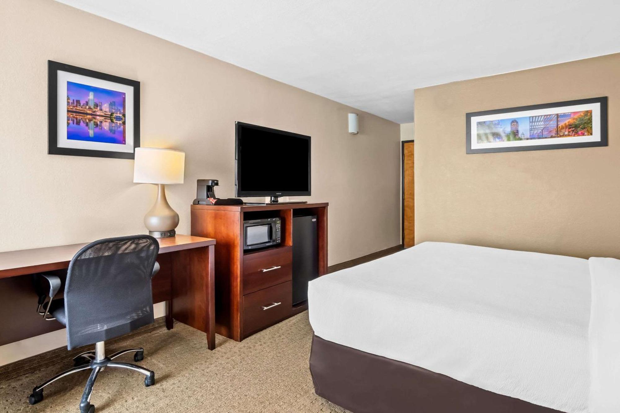 Quality Suites Irving-Las Colinas Exterior photo